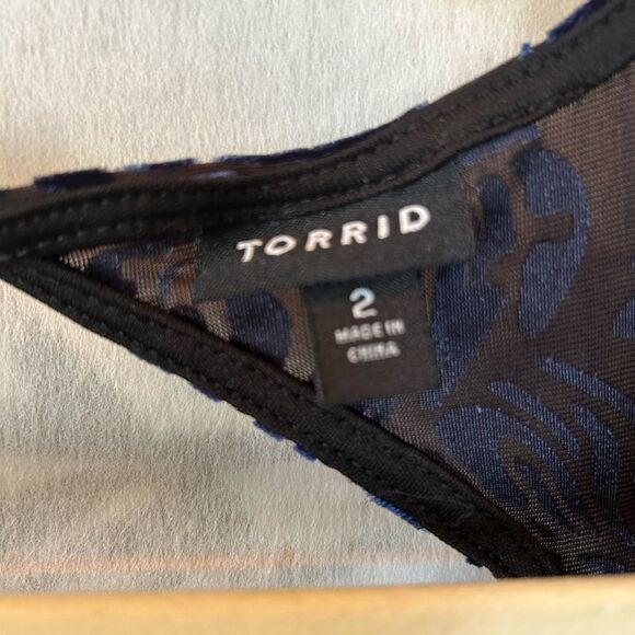 Torrid NAVY Blue Purple Print Velvet V-Neck Short Sleeve keyhole Dress Size 1X - Picture 3 of 12